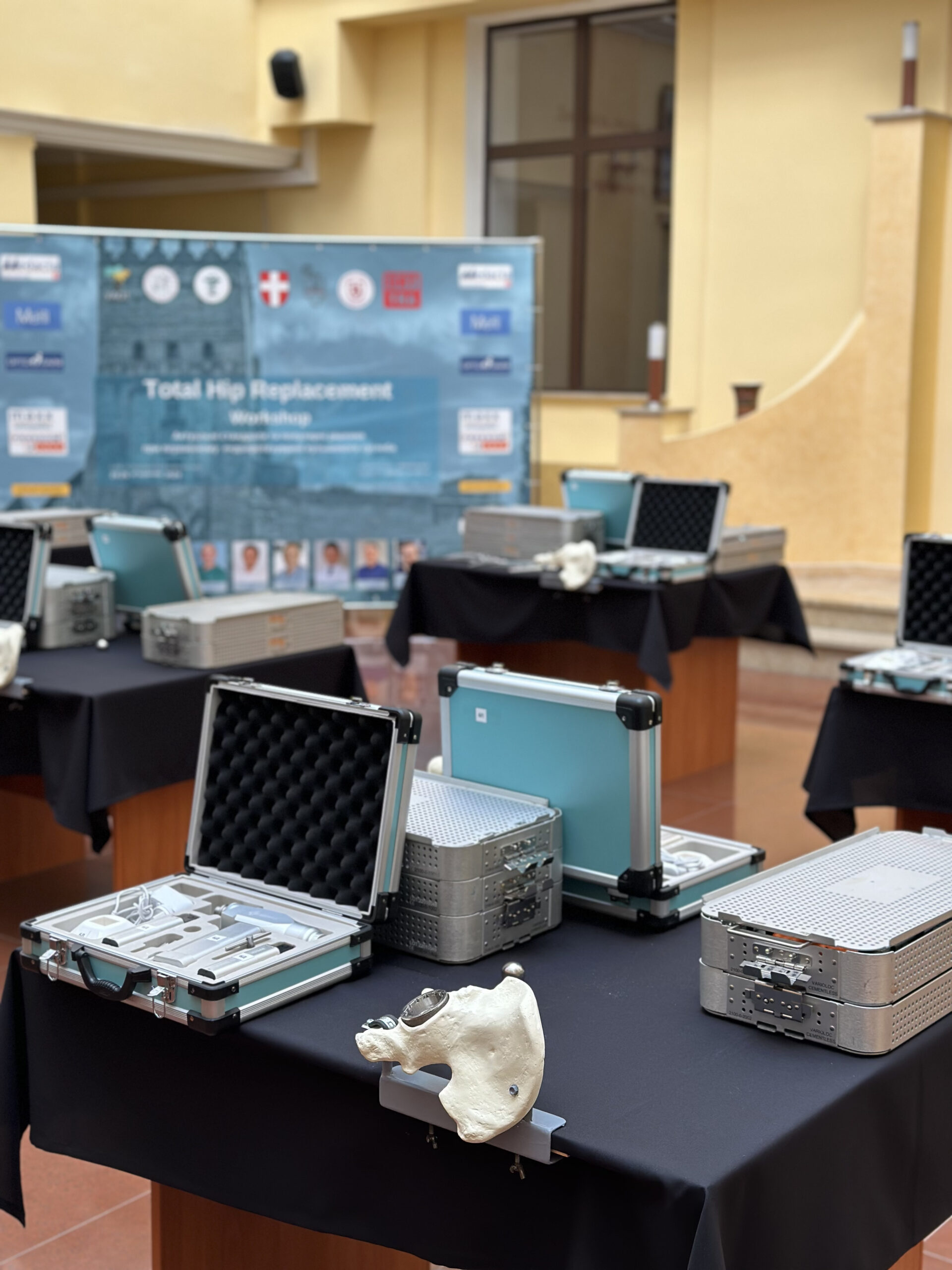 Total Hip Replacement Workshop — практичний курс